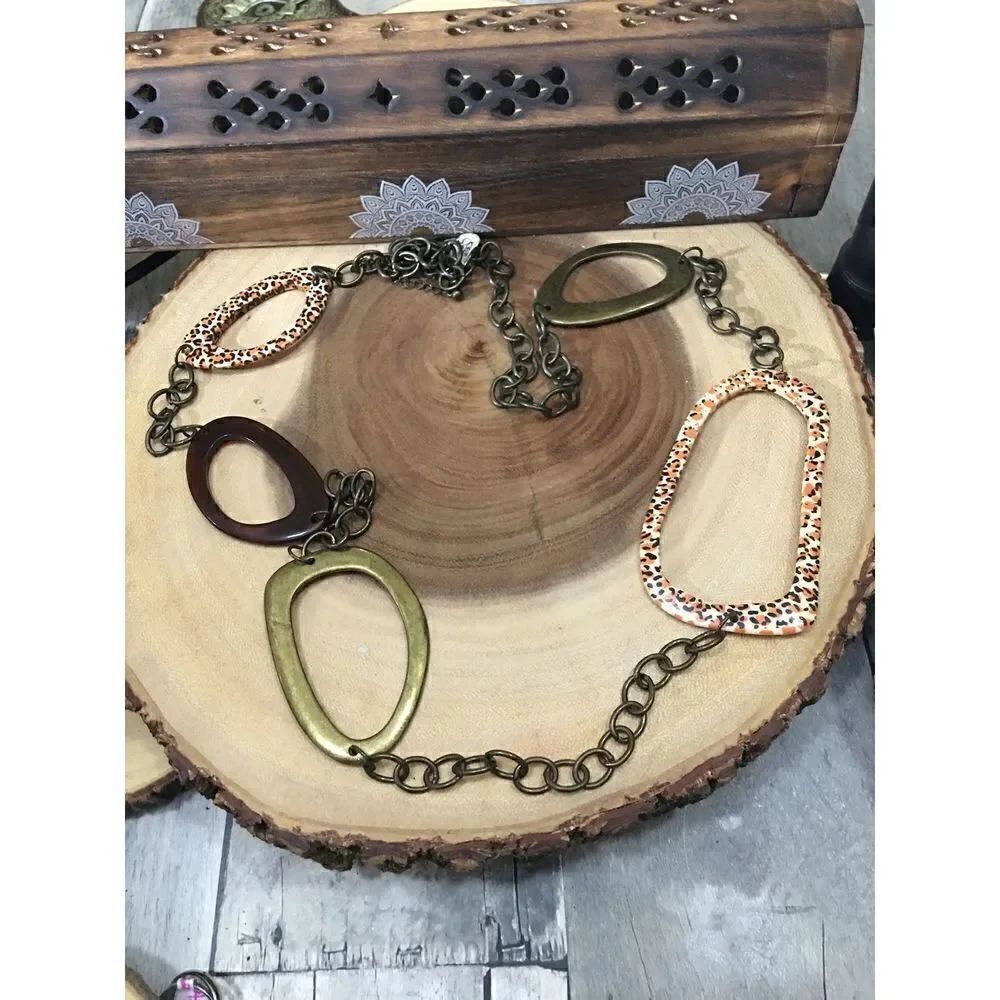 animal print accent acrylic chainlink necklace
